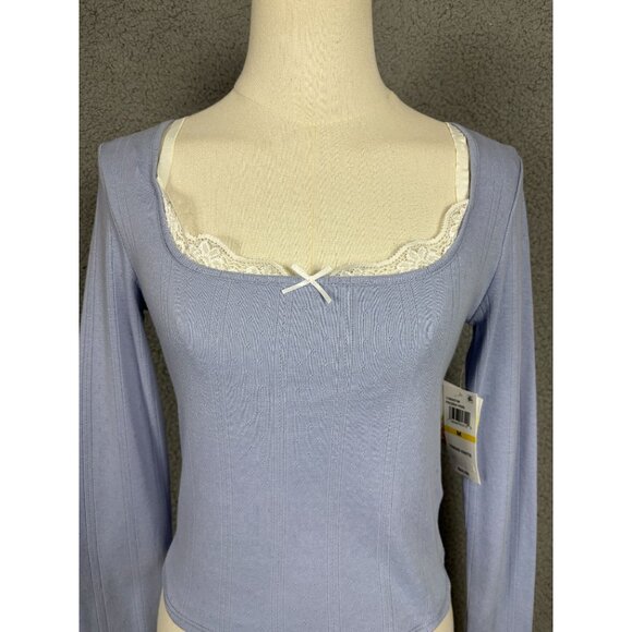 Sugar Moon Frozen Peri Trend Knits Long Sleeve Top W/ Lace Trim Medium NWT's - Picture 2 of 8